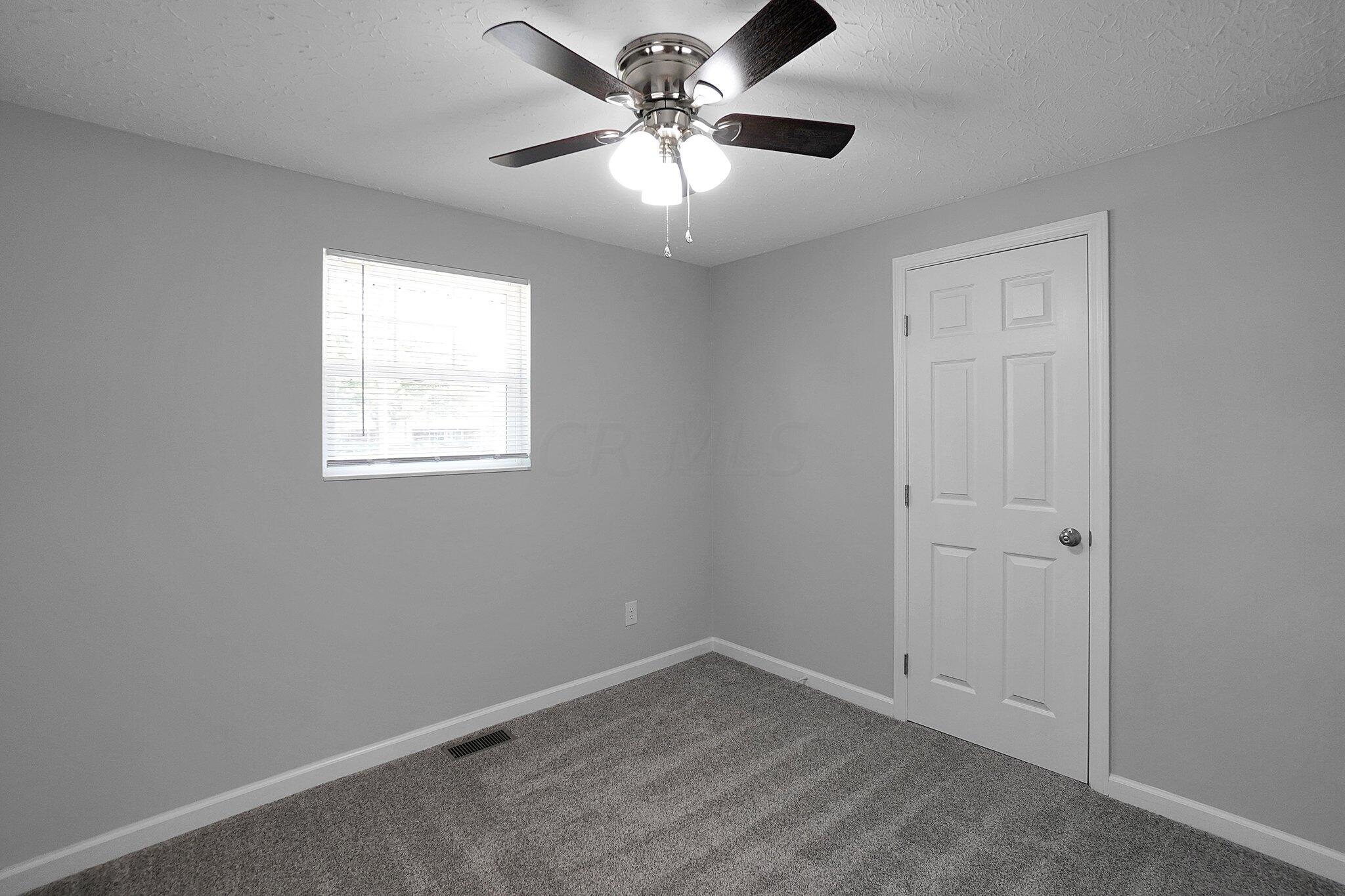 4033 Randell Road Columbus, OH 43228 - Photo 8 of 29 6-web-or-mls-4033-randell-rd