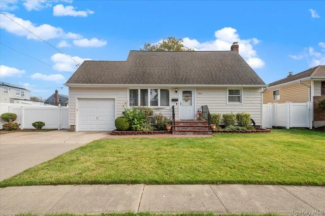 $799,999 | 186 11th Street, Bethpage, NY 11714