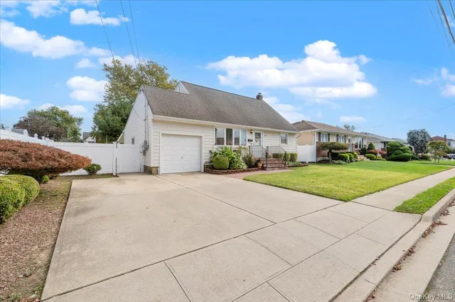 $799,999 | 186 11th Street, Bethpage, NY 11714