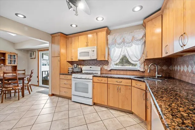 $799,999 | 186 11th Street, Bethpage, NY 11714