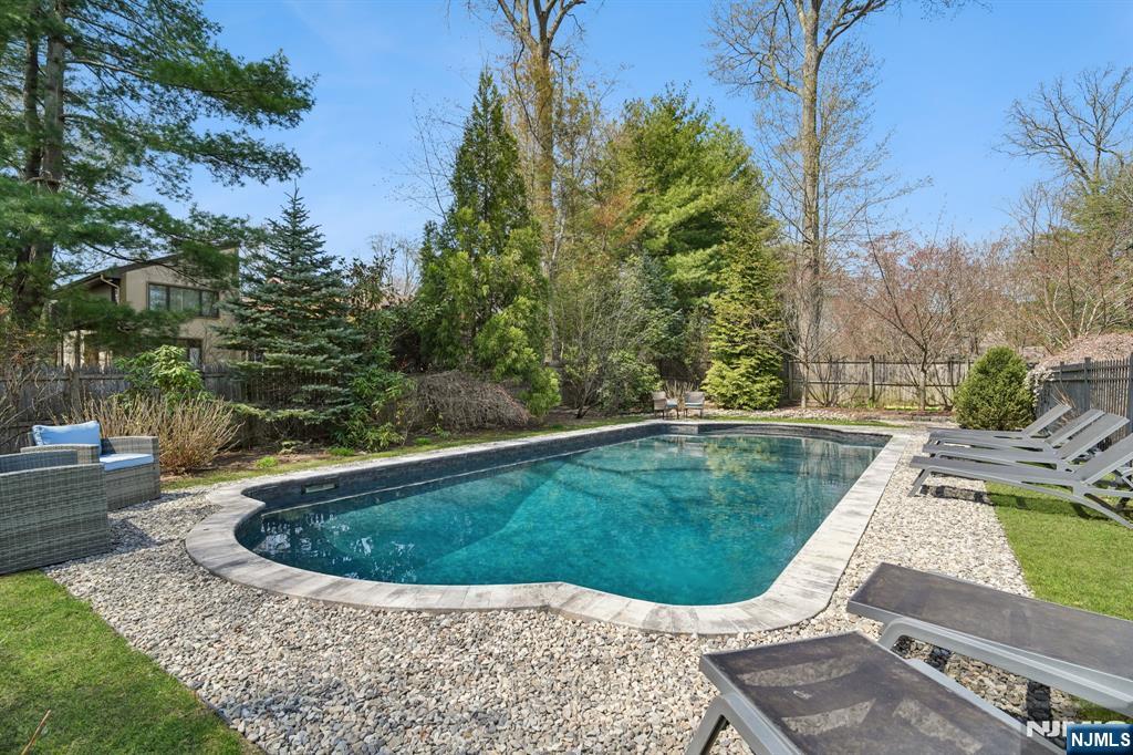 45 Meadow Street Demarest, NJ 07627 - Photo 4 of 42
