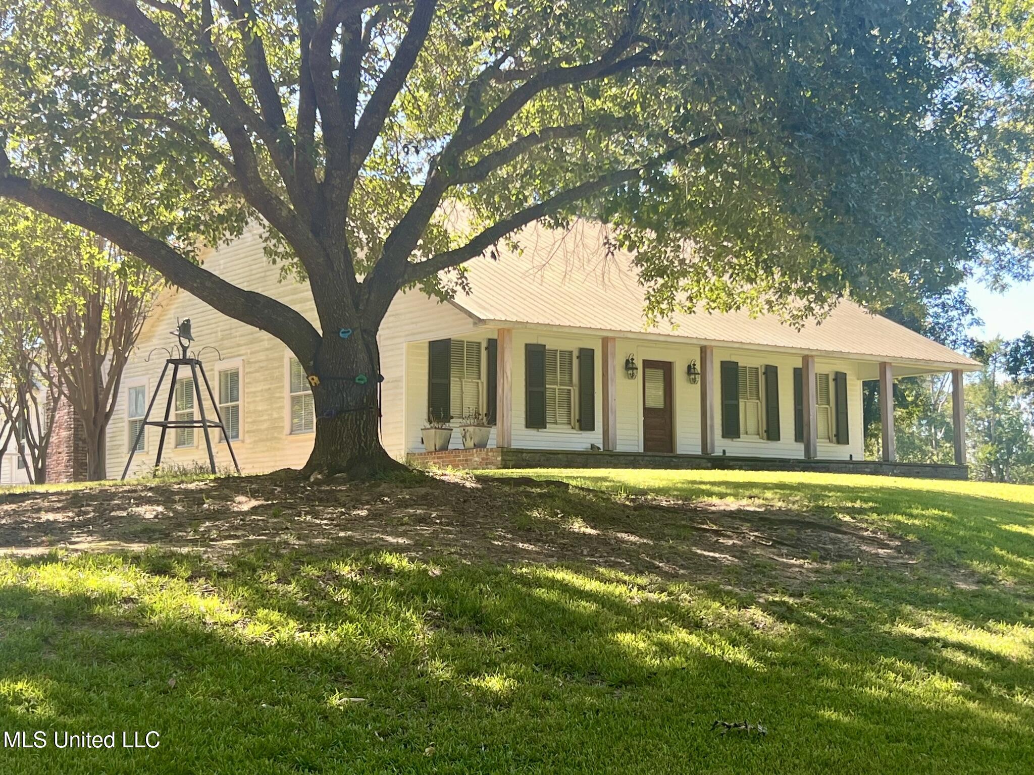 94 Foster Mound Road Natchez, MS 39120 - Photo 1 of 16 IMG_5347