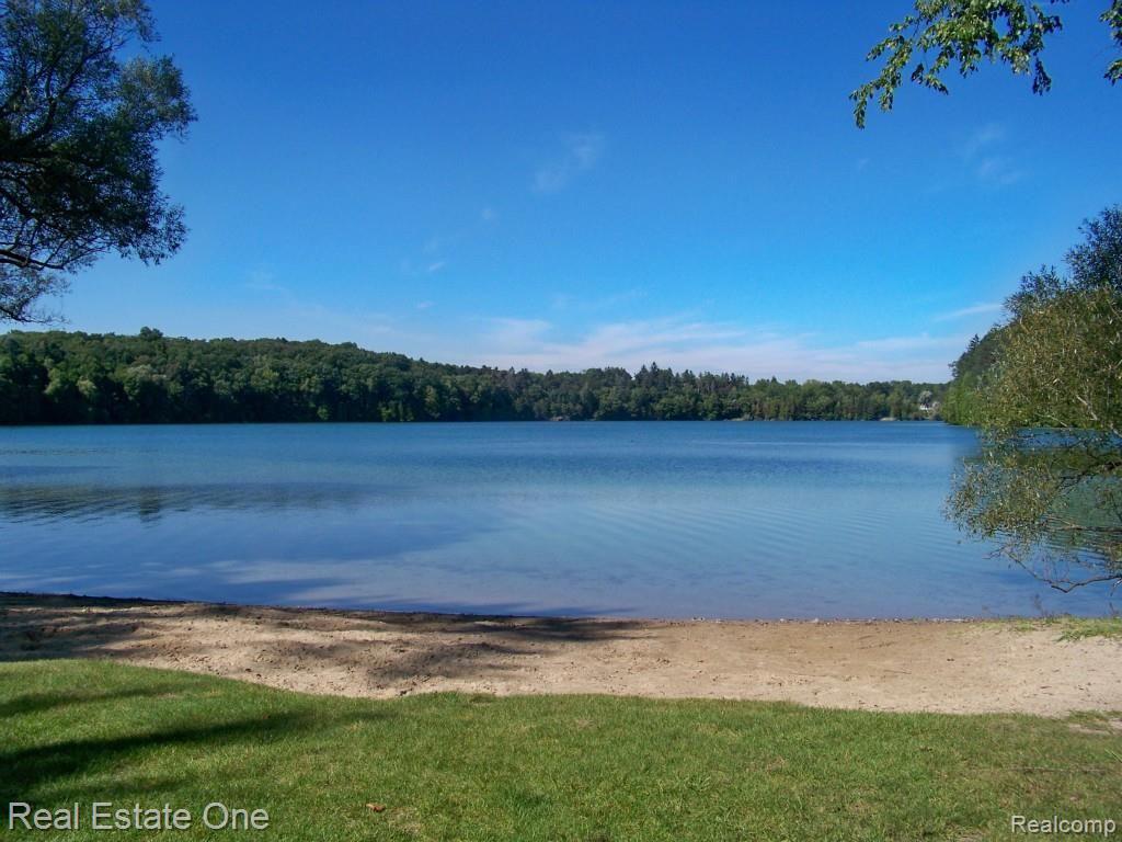 3208 North Tipsico Lake Road Hartland, MI 48353 - Photo 32 of 87 2008-01-01 12.00