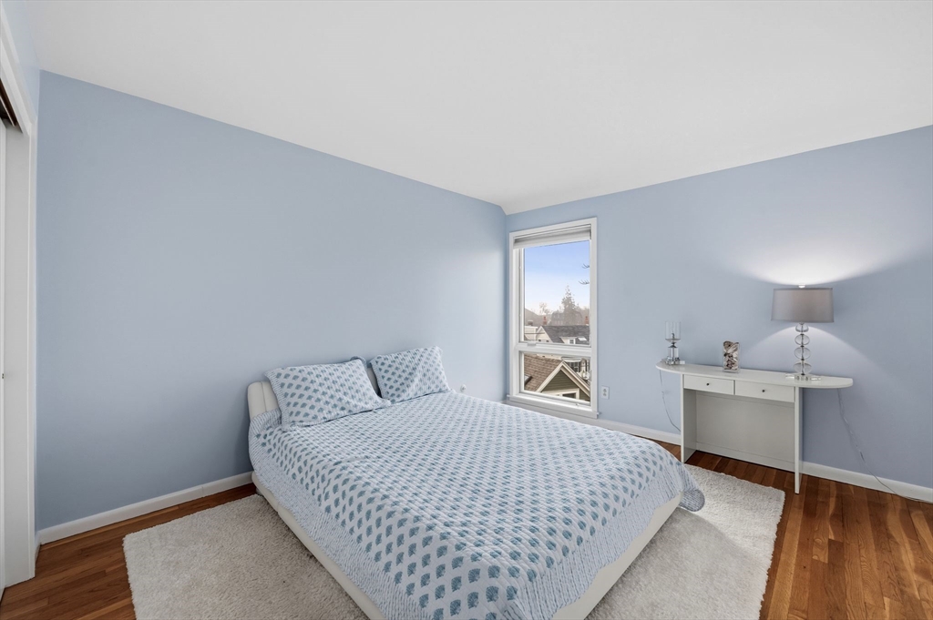 60 Brackett Place, Unit D Marblehead, MA 01945 - Photo 28 of 30 a bedroom with a bed and window