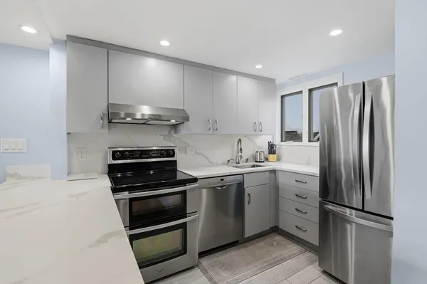 $749,000 | 60 Brackett Place, Unit D, Marblehead, MA 01945