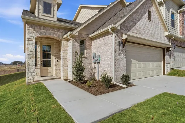 $344,900 | 218 Legacy Boulevard, Weatherford, TX 76086