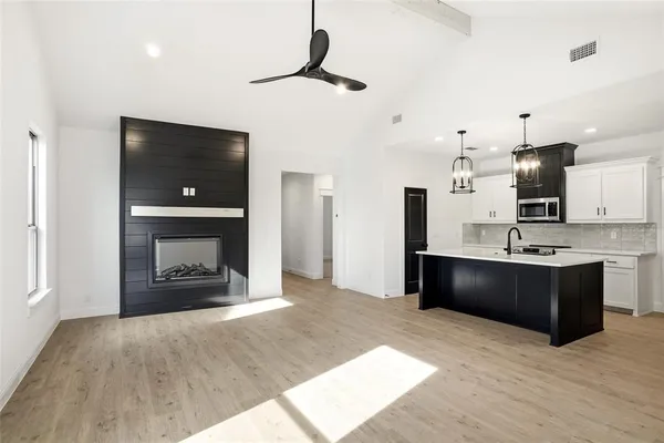 $344,900 | 218 Legacy Boulevard, Weatherford, TX 76086