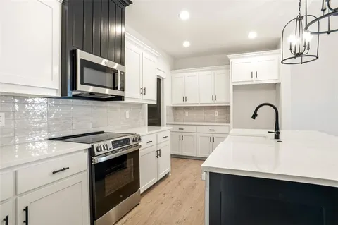 $344,900 | 218 Legacy Boulevard, Weatherford, TX 76086