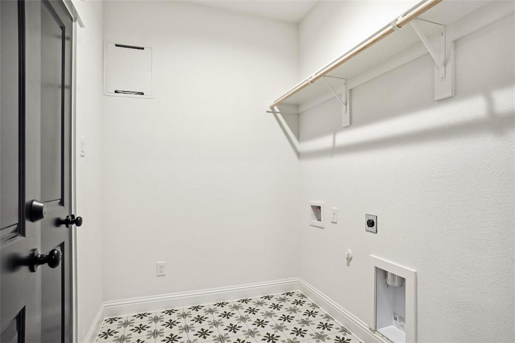 218 Legacy Boulevard Weatherford, TX 76086 - Photo 9 of 20 a view of bathroom