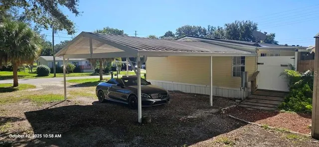 a view of a house with backyard and porch