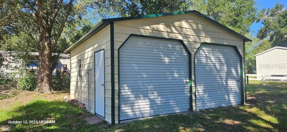 17200 Southeast 97th Terrace Summerfield, FL 34491 - Photo 4 of 14 a brick house with a small yard and large trees