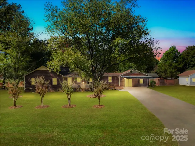 $460,000 | 700 Chestnut Lane, Matthews, NC 28104