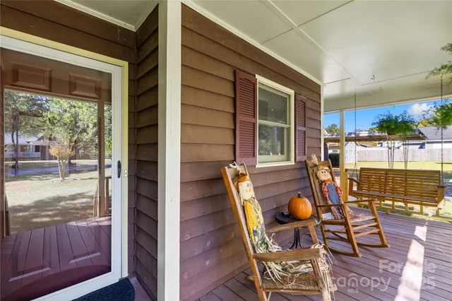 $460,000 | 700 Chestnut Lane, Matthews, NC 28104