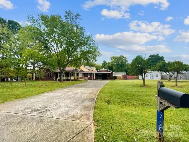 $460,000 | 700 Chestnut Lane, Matthews, NC 28104