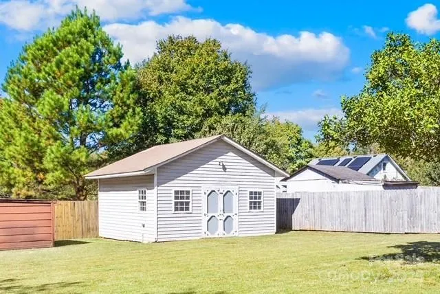 $460,000 | 700 Chestnut Lane, Matthews, NC 28104