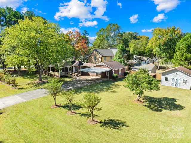 $460,000 | 700 Chestnut Lane, Matthews, NC 28104