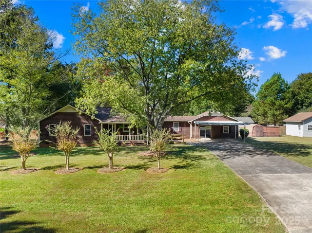 $460,000 | 700 Chestnut Lane, Matthews, NC 28104