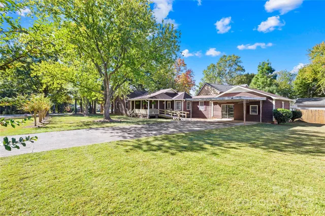 $460,000 | 700 Chestnut Lane, Matthews, NC 28104