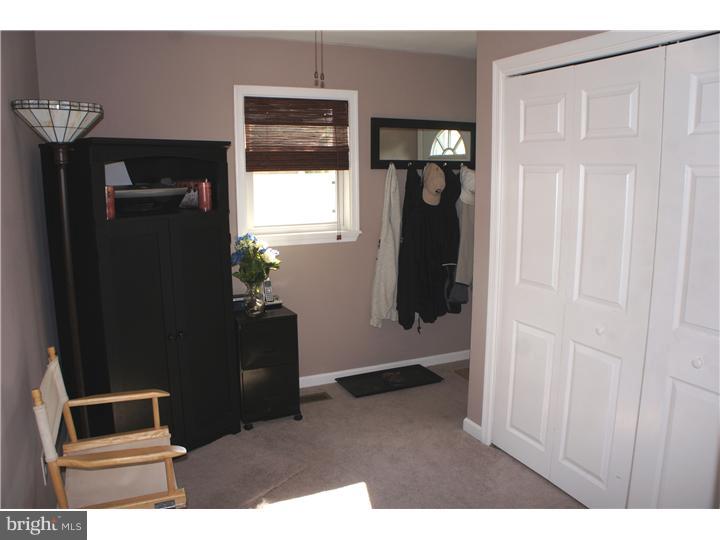 869 Quaint Street Secane, PA 19018 - Photo 13 of 21 Office / Study