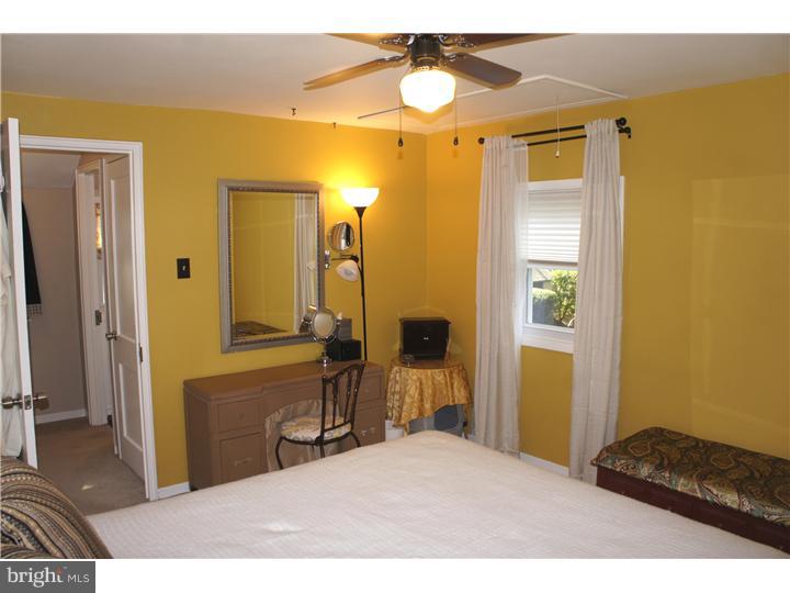 869 Quaint Street Secane, PA 19018 - Photo 17 of 21 Bedroom 2
