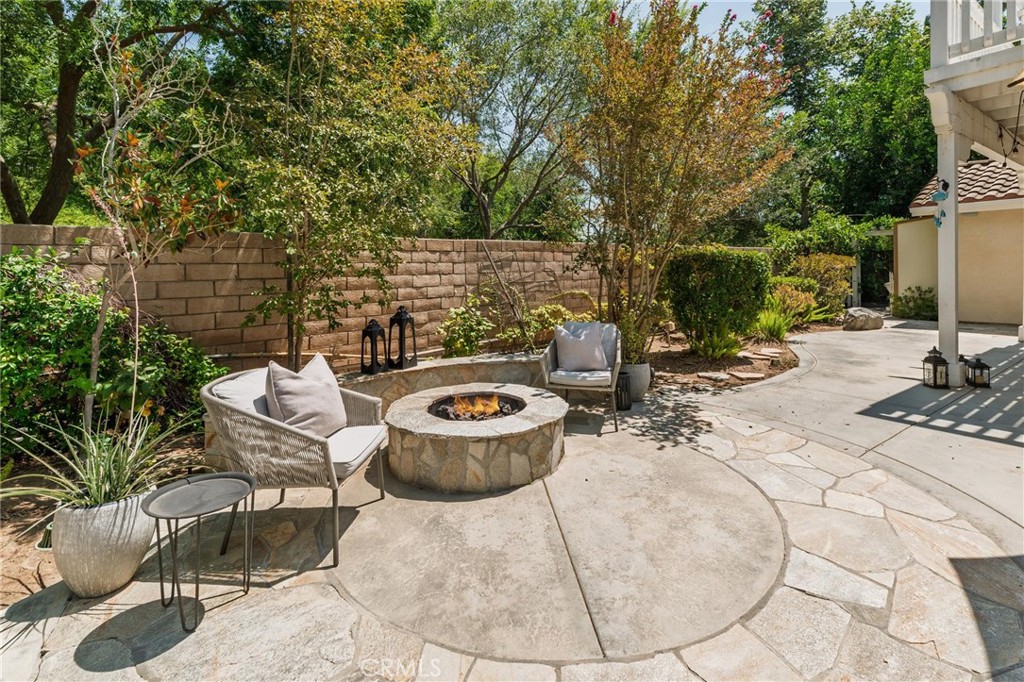 789 Glenhart Place Fallbrook, CA 92028 - Photo 33 of 40 a view of a backyard with table and chairs