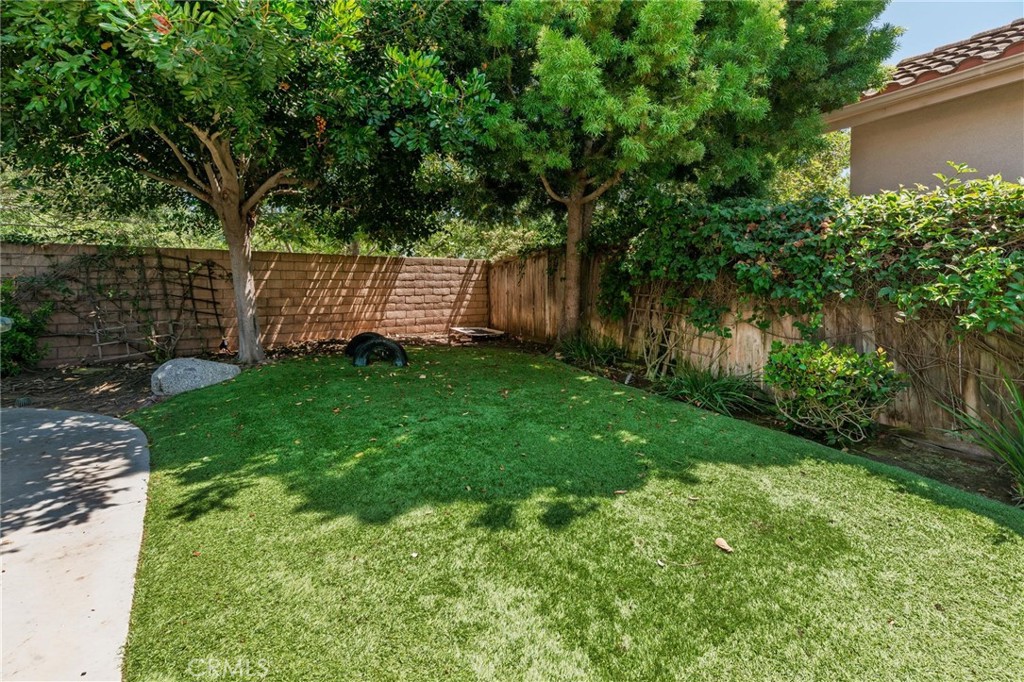 789 Glenhart Place Fallbrook, CA 92028 - Photo 36 of 40 a view of a backyard with a tree