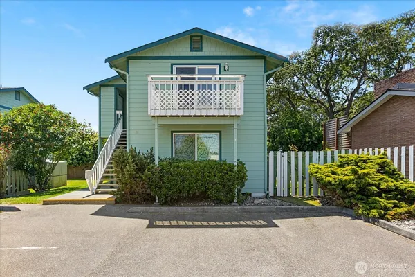 $520,000 | 1113 Southeast 6th Avenue, Oak Harbor, WA 98277