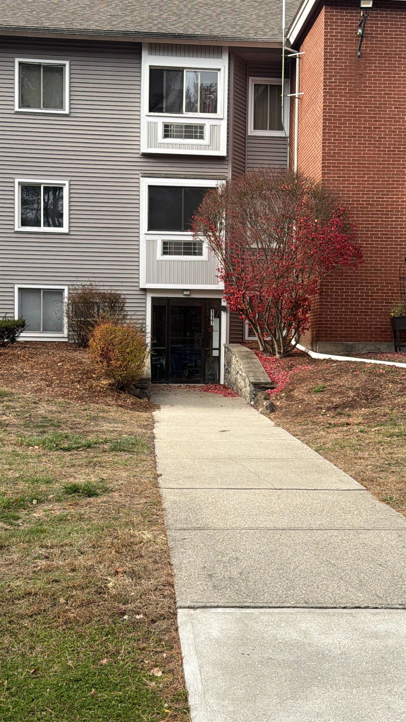 117 Cluff Crossing Road, Unit 7 Salem, NH 03079 - Photo 2 of 15