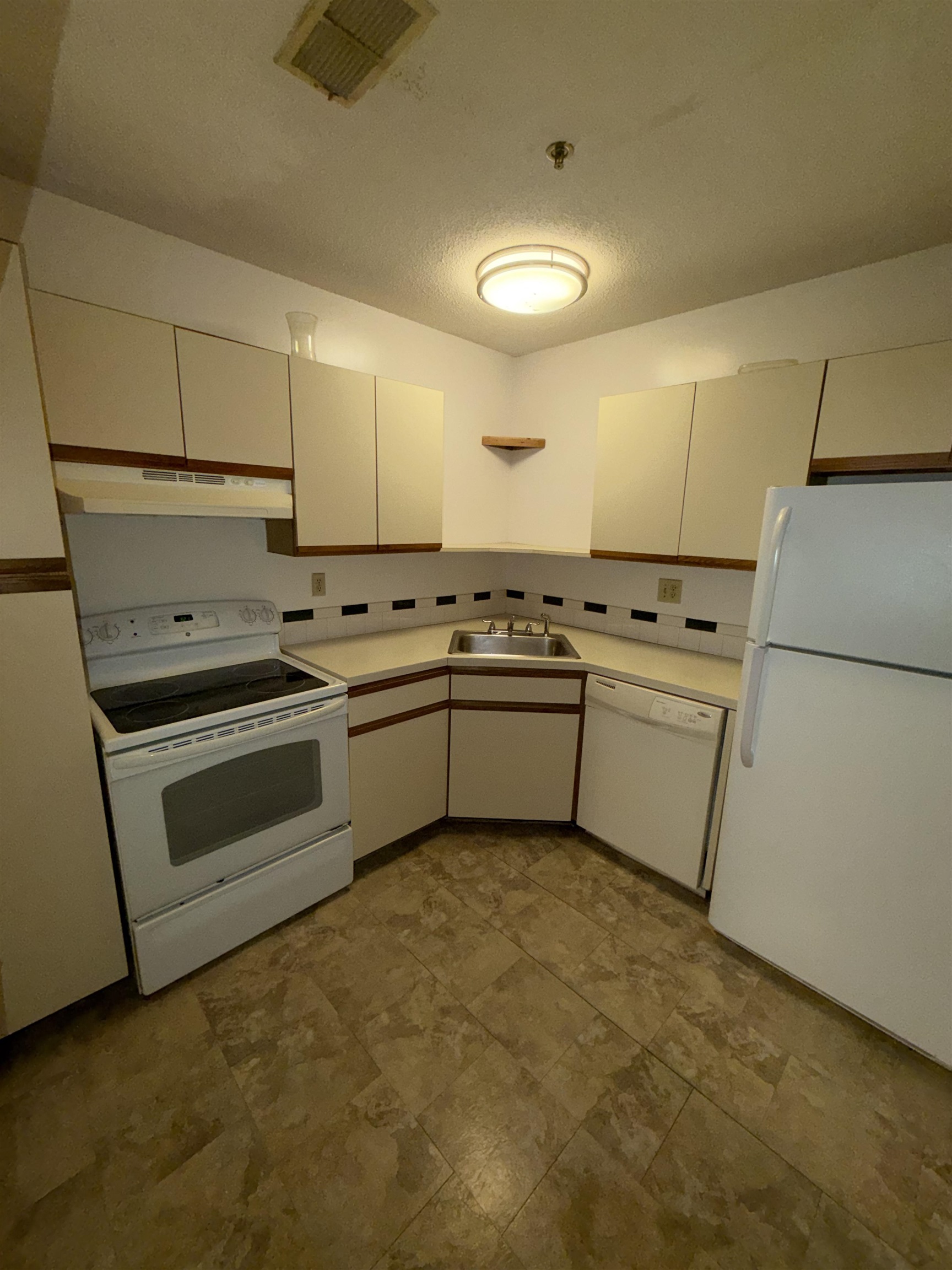 117 Cluff Crossing Road, Unit 7 Salem, NH 03079 - Photo 7 of 15