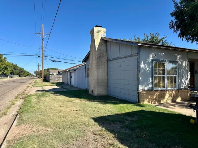 a view of a backyard of the house