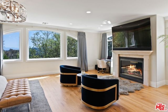 a view of yard with green space