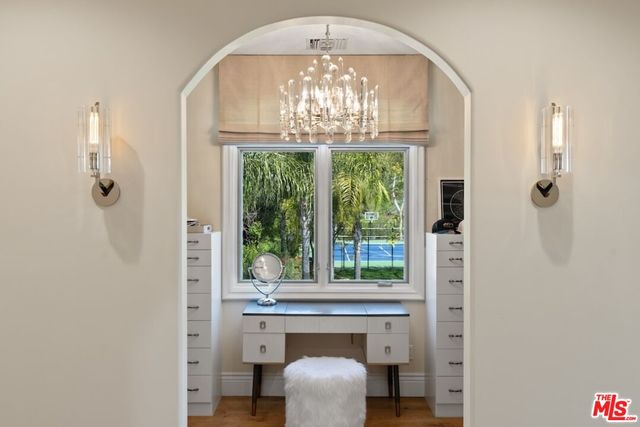 a view of a back yard