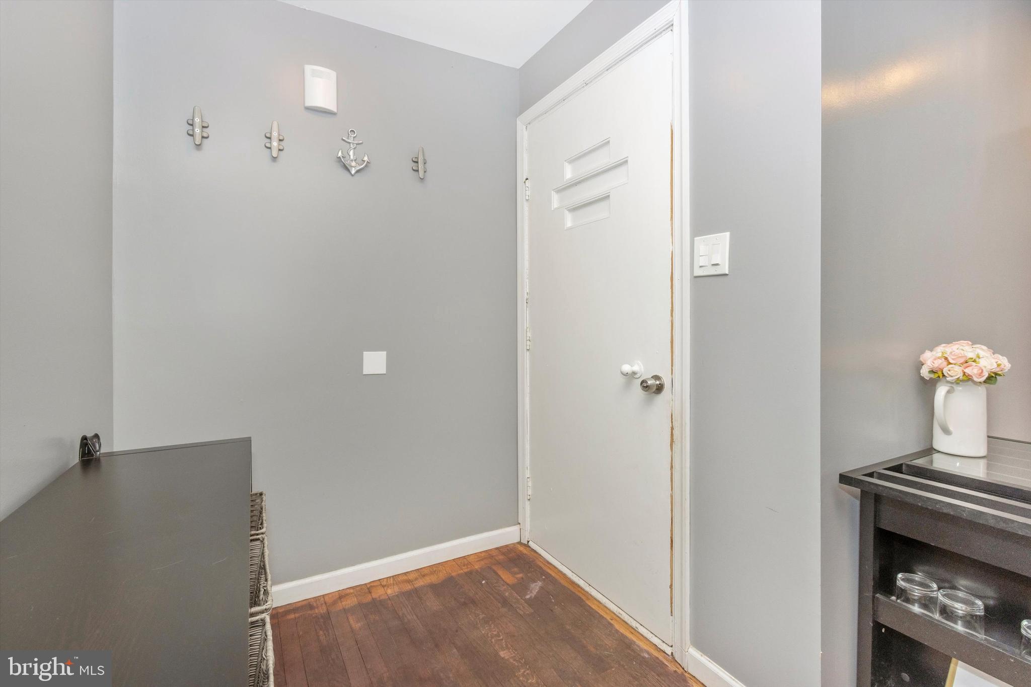 190 Glen Road Pasadena, MD 21122 - Photo 2 of 55 Entryway