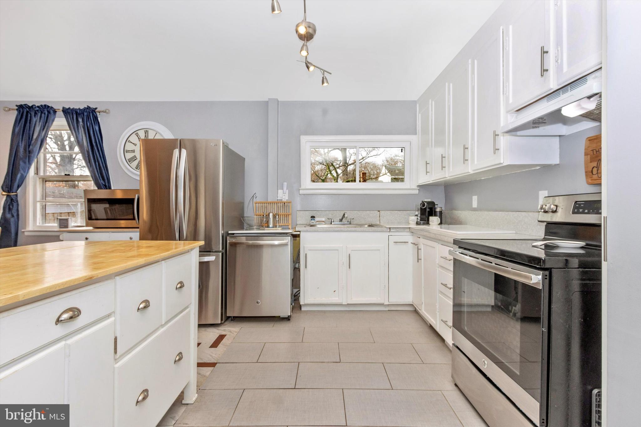 190 Glen Road Pasadena, MD 21122 - Photo 16 of 55 Kitchen