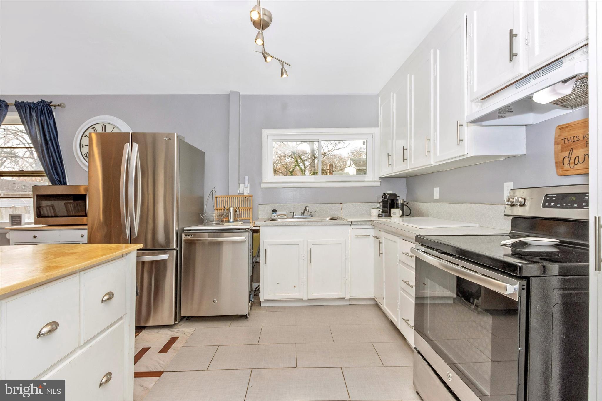 190 Glen Road Pasadena, MD 21122 - Photo 18 of 55 Kitchen
