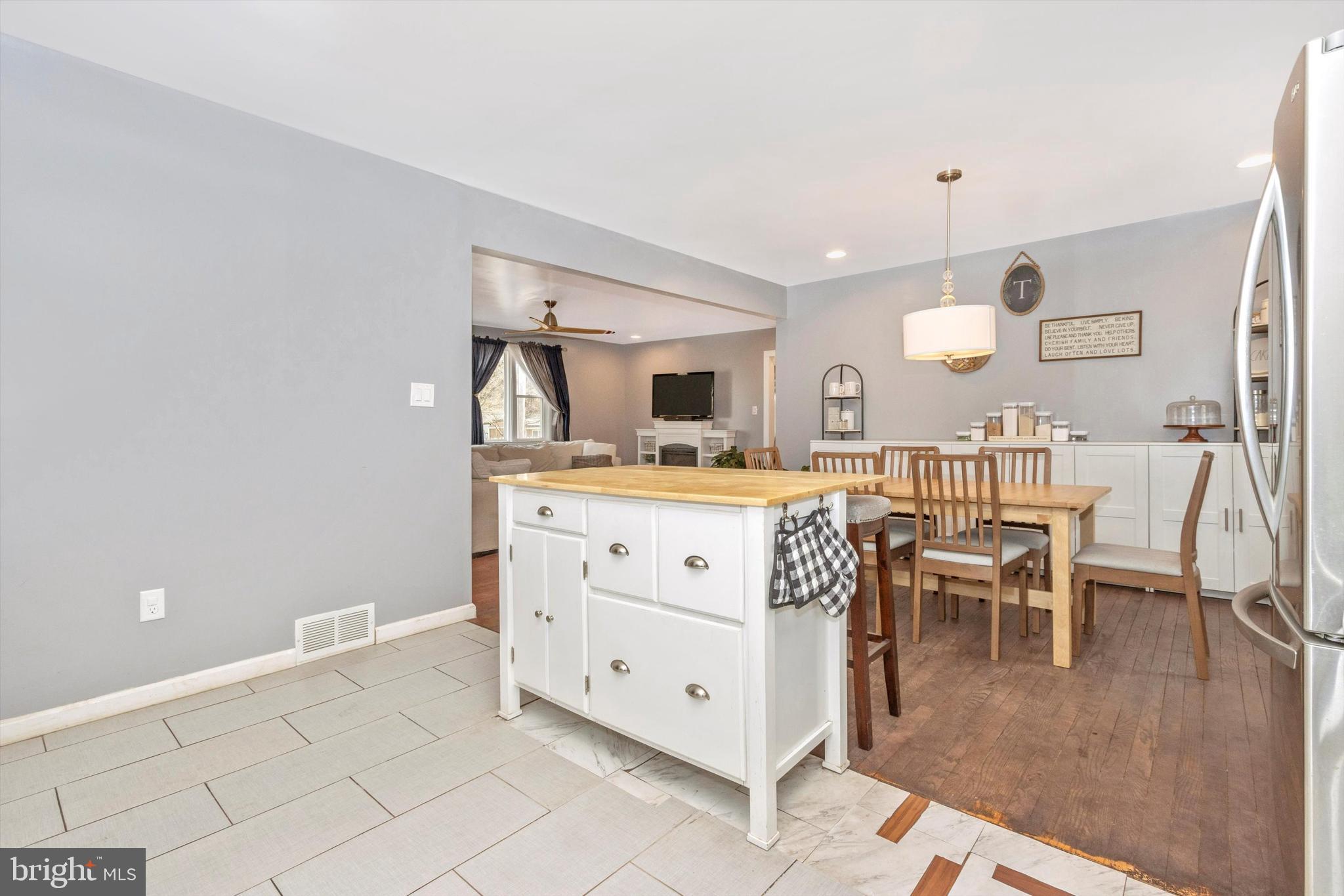 190 Glen Road Pasadena, MD 21122 - Photo 21 of 55 Kitchen to Dining Area