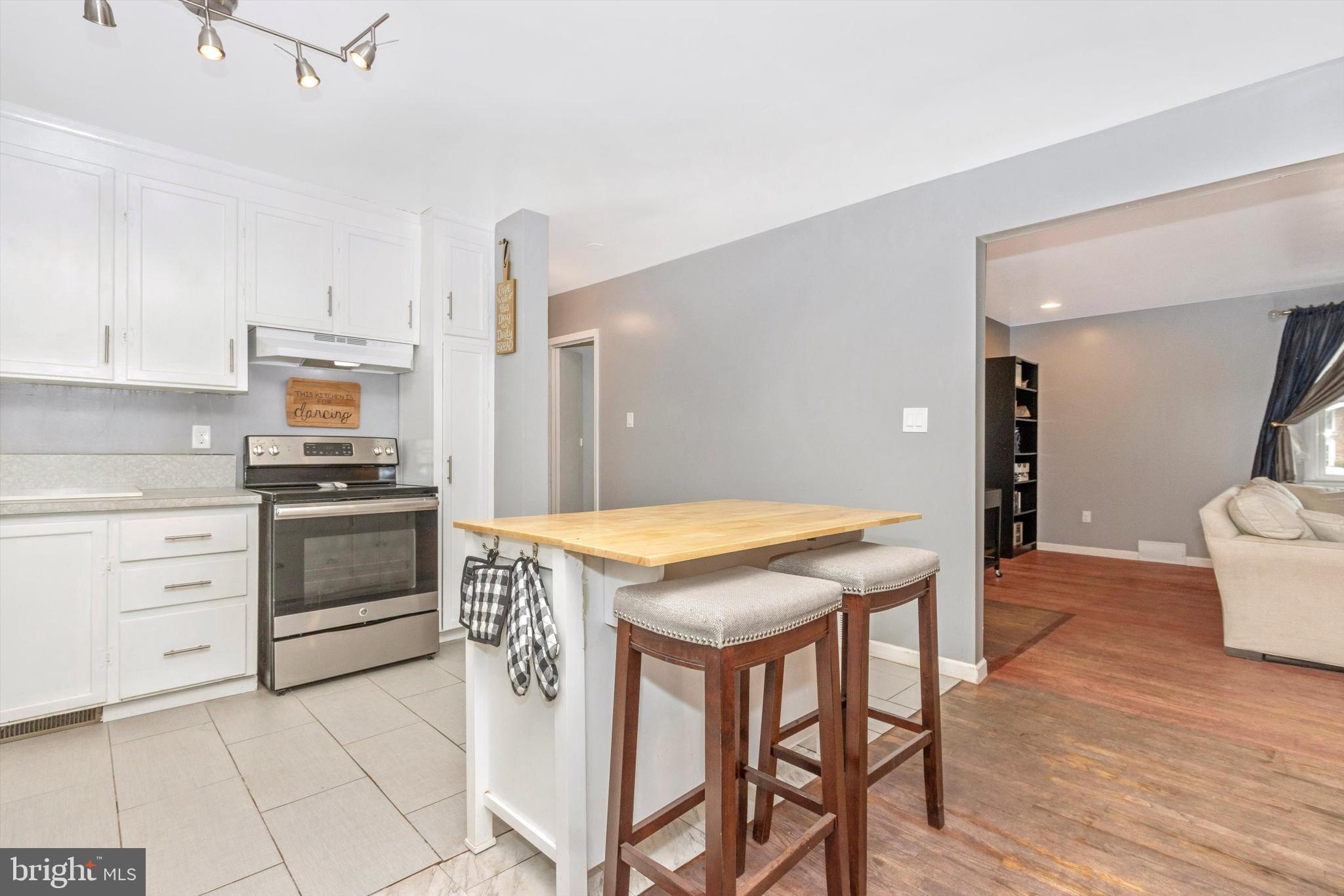 190 Glen Road Pasadena, MD 21122 - Photo 23 of 55 Kitchen