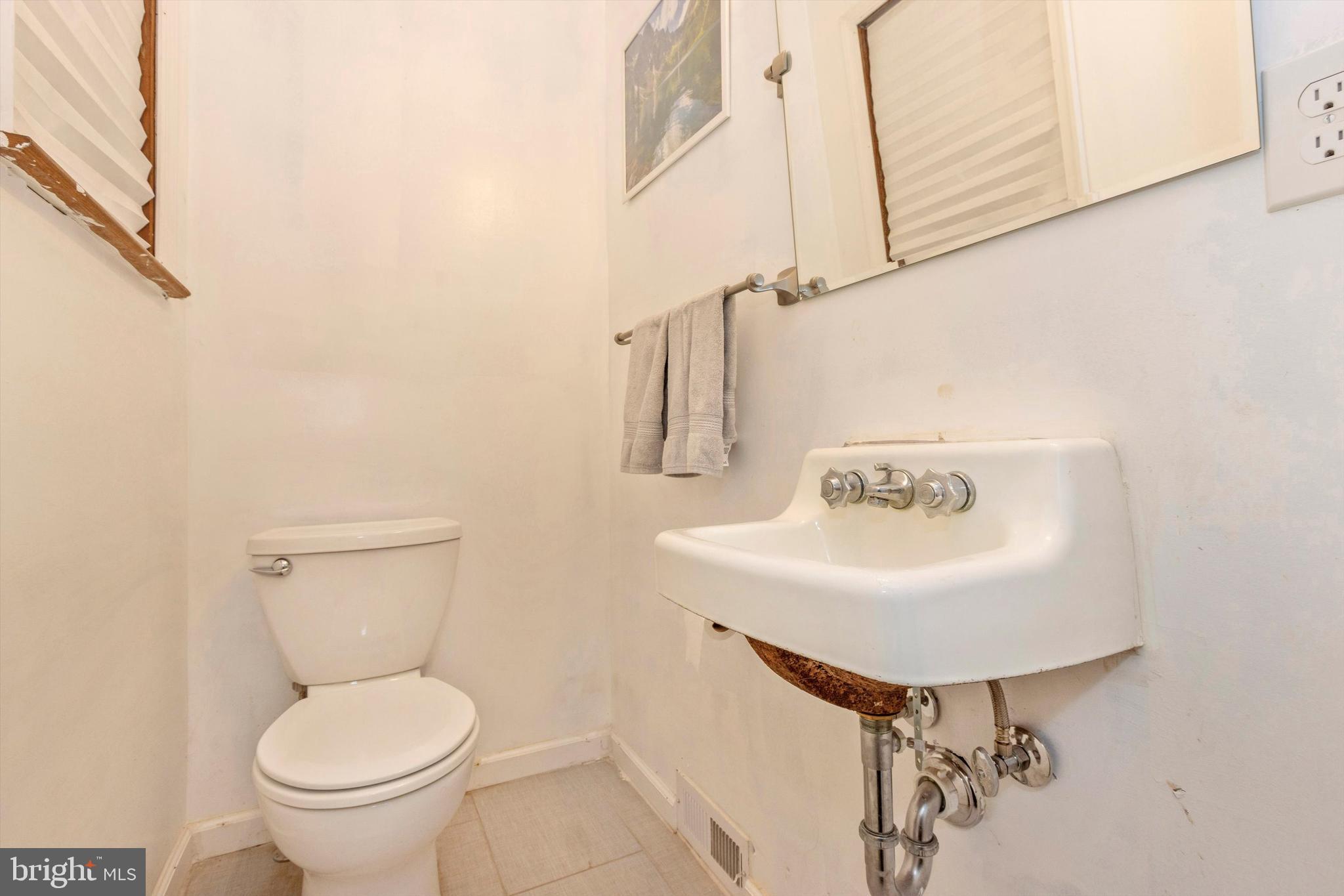 190 Glen Road Pasadena, MD 21122 - Photo 24 of 55 Half Bath