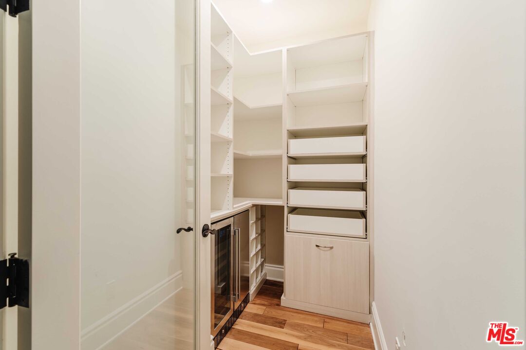 685 San Lorenzo Street Santa Monica, CA 90402 - Photo 12 of 44 a view of closet