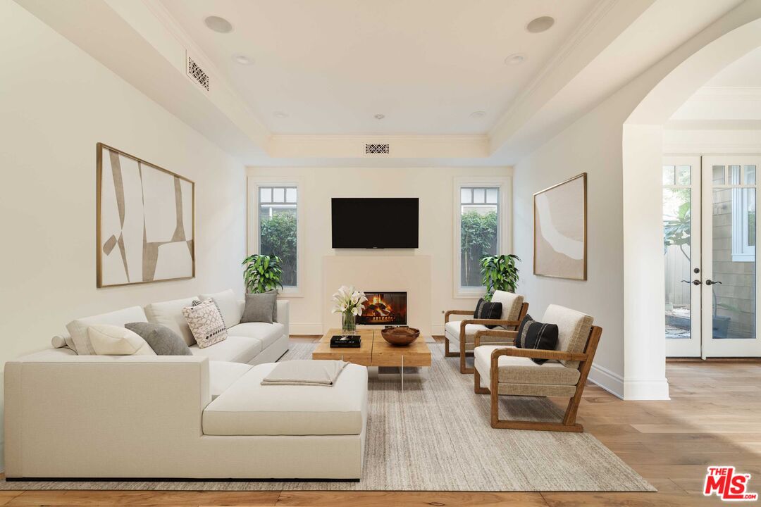 685 San Lorenzo Street Santa Monica, CA 90402 - Photo 17 of 44 a living room with furniture and a flat screen tv