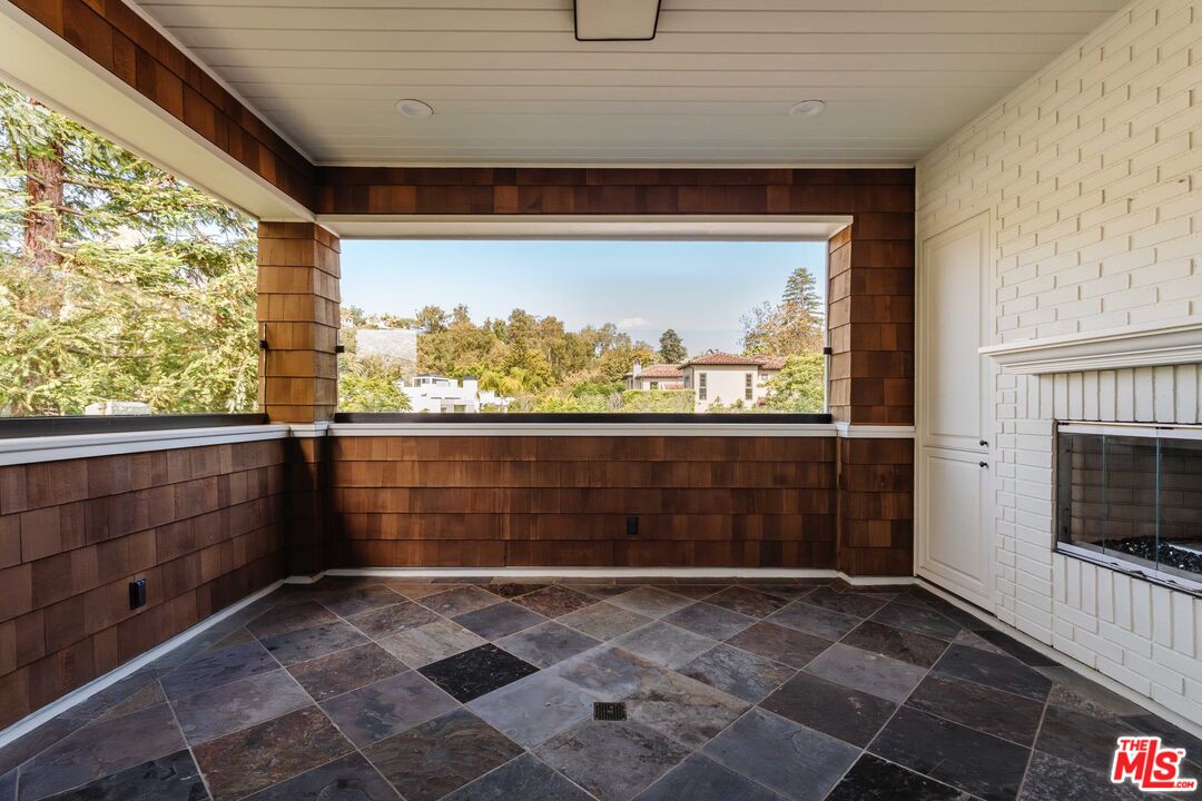 685 San Lorenzo Street Santa Monica, CA 90402 - Photo 26 of 44 a view of front door