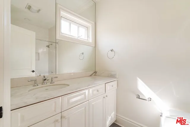 $29,995 | 685 San Lorenzo Street, Santa Monica, CA 90402