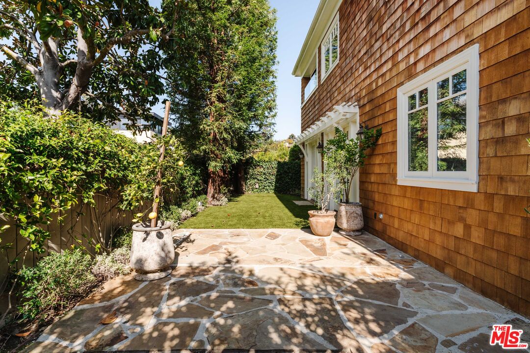 685 San Lorenzo Street Santa Monica, CA 90402 - Photo 40 of 44 a view of a house with a yard