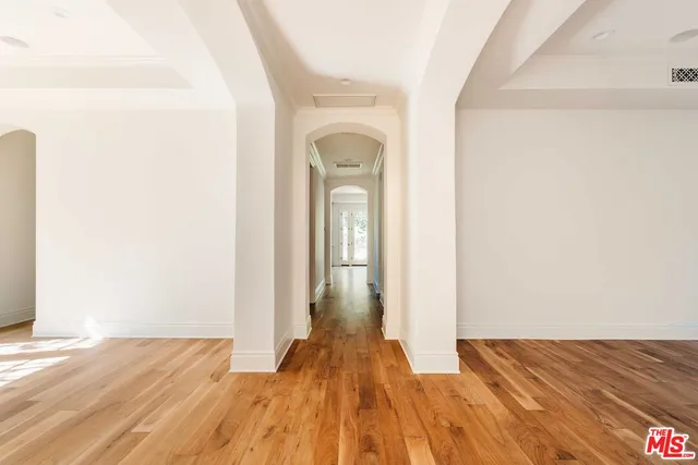 $29,995 | 685 San Lorenzo Street, Santa Monica, CA 90402