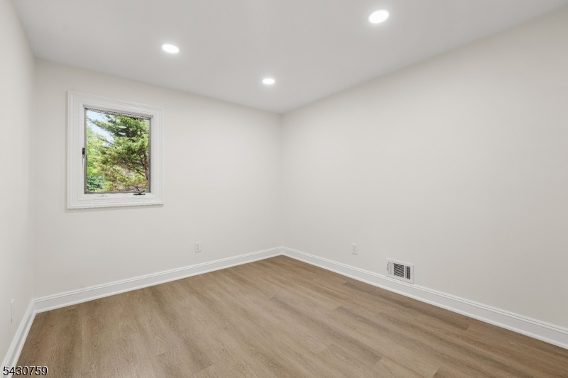 34 Miller Road Cranbury, NJ 08512 - Photo 16 of 37