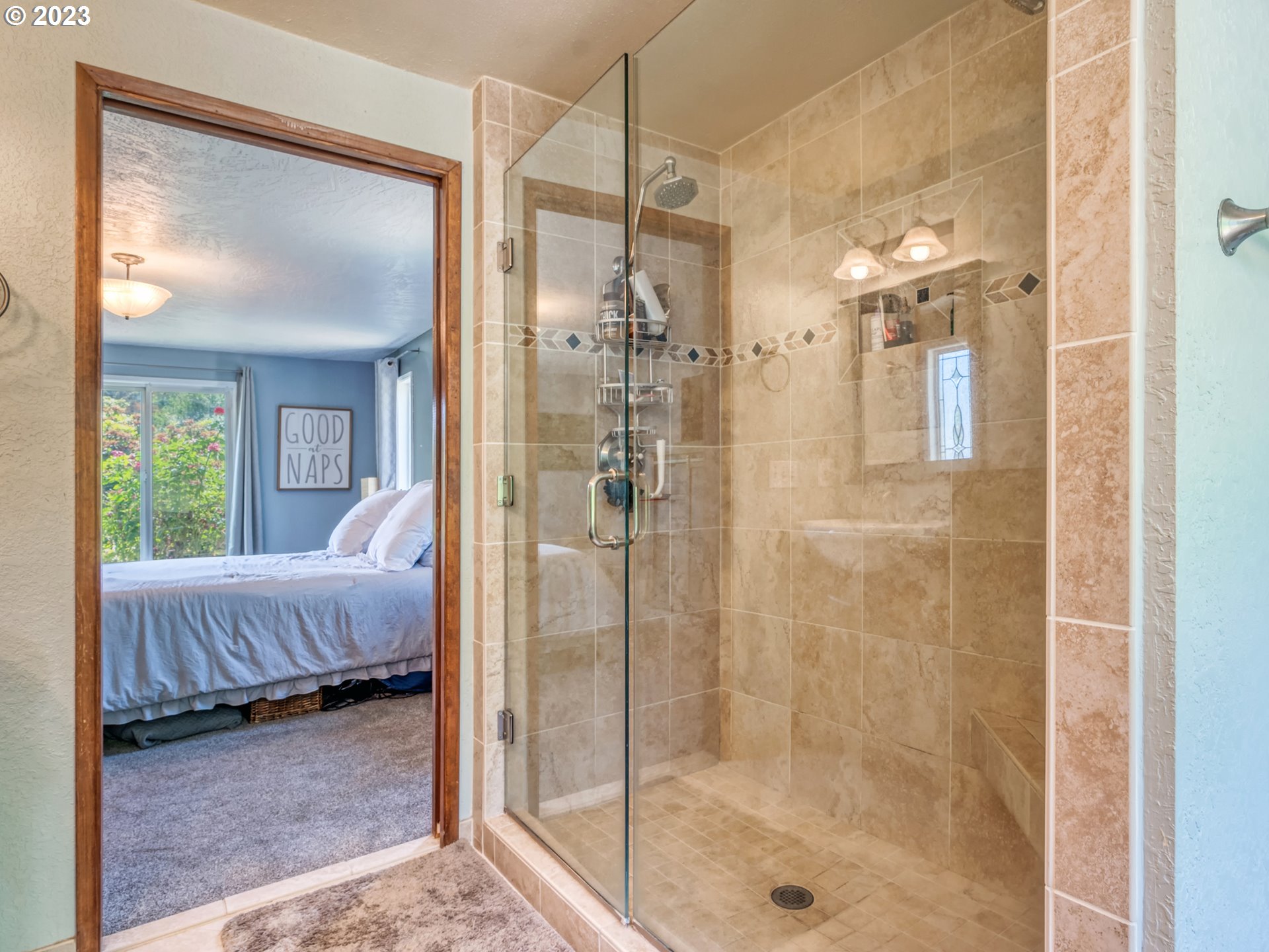 38437 McKenzie Highway Springfield, OR 97478 - Photo 14 of 48 a en suite bathroom with a shower