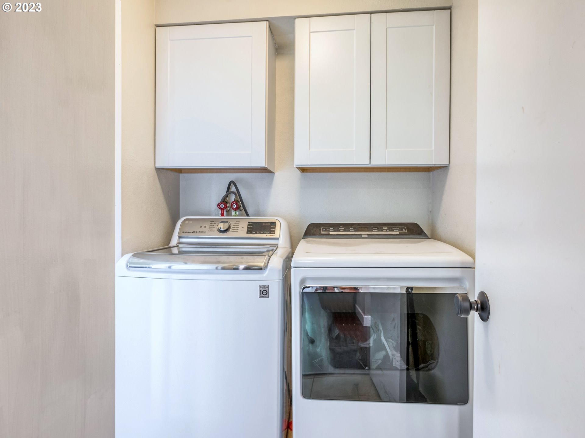 38437 McKenzie Highway Springfield, OR 97478 - Photo 29 of 48 a utility room with dryer and washer