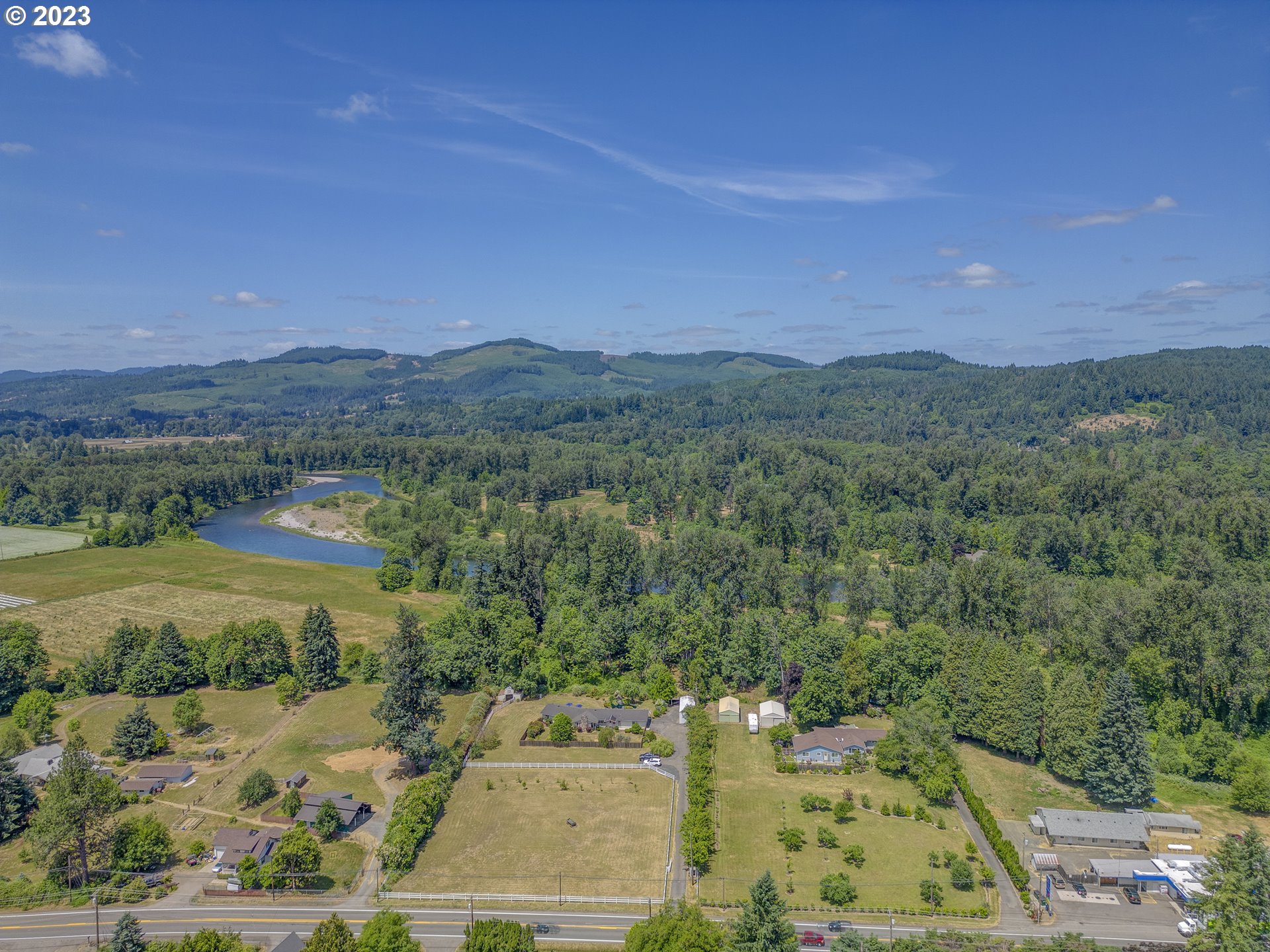 38437 McKenzie Highway Springfield, OR 97478 - Photo 44 of 48 a view of a city with mountains