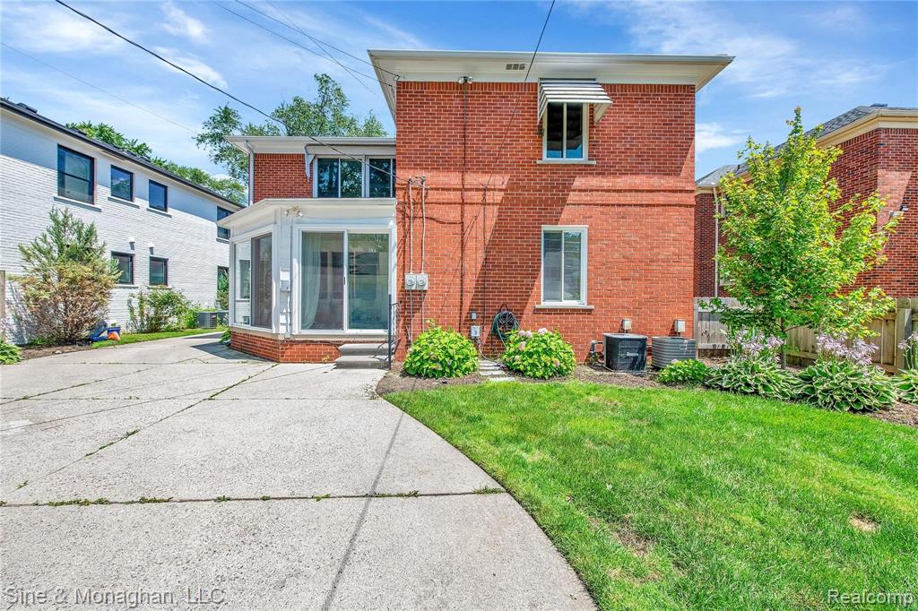 791 Harcourt Road Grosse Pointe, MI 48230 - Photo 34 of 40