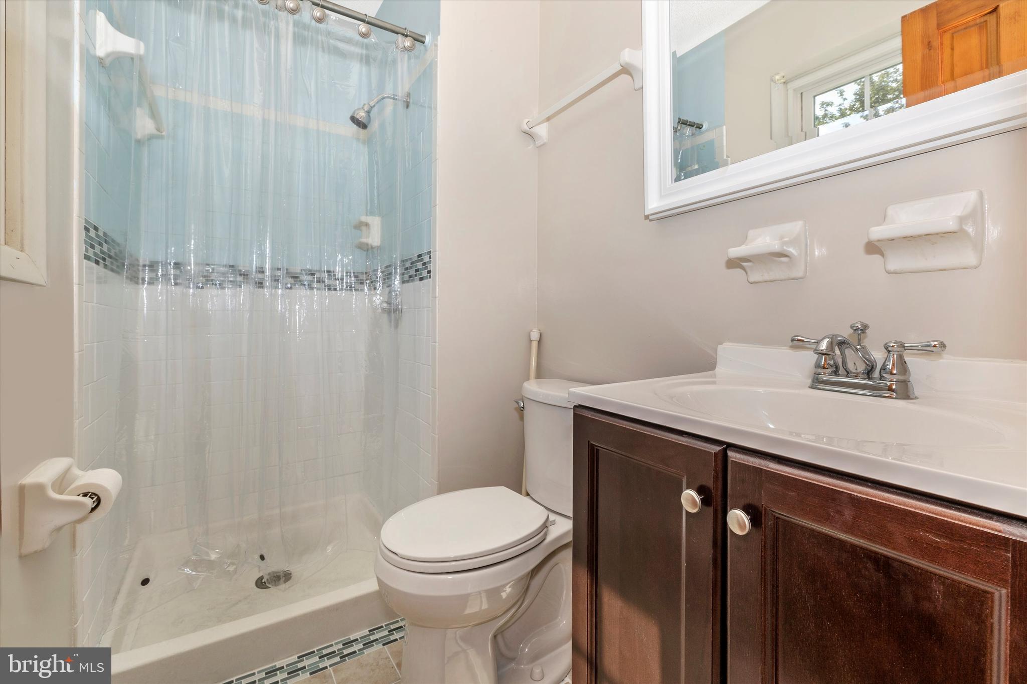 6795 Ruhland Drive Frederick, MD 21702 - Photo 28 of 36 Primary Full bathroom.